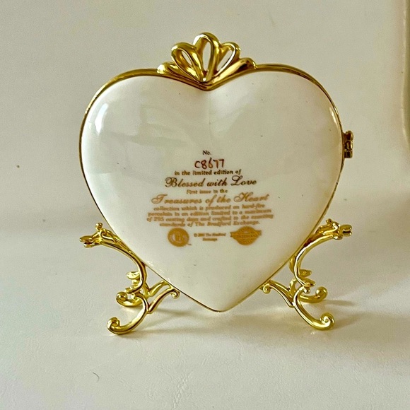 Floral Heart-Shaped Jewelry Box with Gold Accents - Picture 12 of 12